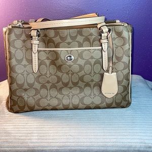 Authentic Coach Handbag (Tan, Leather, Great Condition)